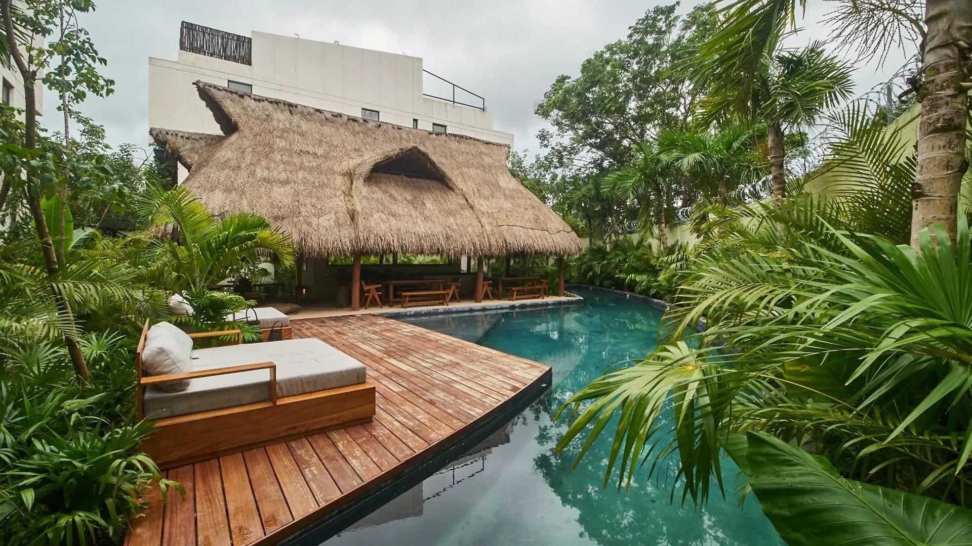 Dhalia - Private Roof With Pool & Beach Club Access 툴룸